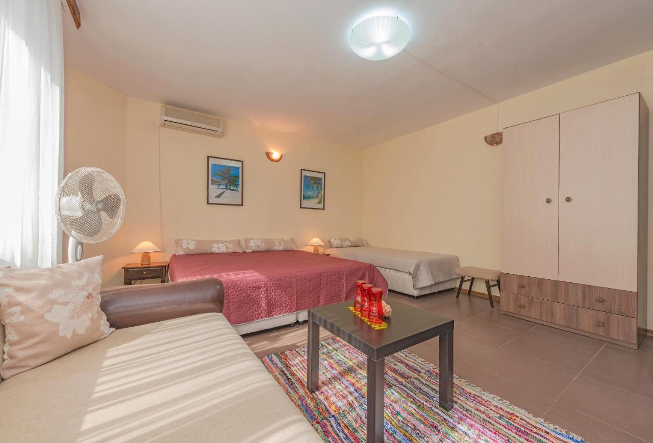 Holiday House Gendar, 切尔诺莫雷茨 外观 照片